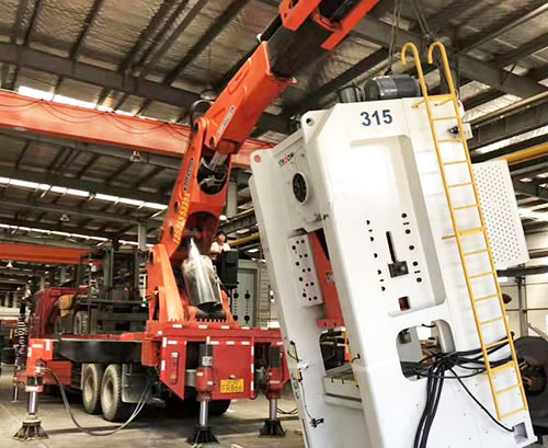 赵西垸林场提升工作效率，选择优质折臂吊租赁服务